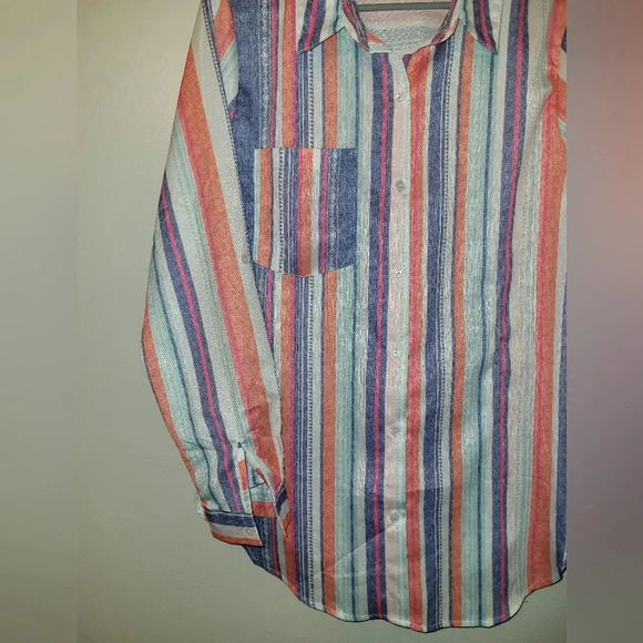 **4/$20 TEES**Women's size large button up blouse - Picture 4 of 7